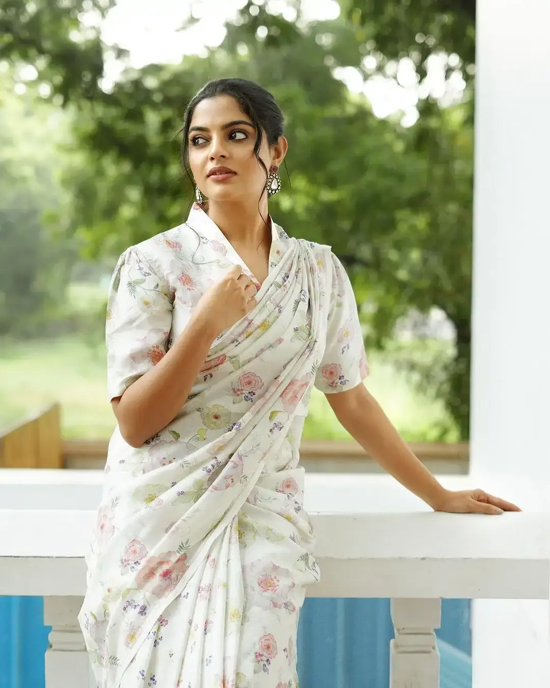 Indian Actress Nikhila Vimal in Traditional White Saree